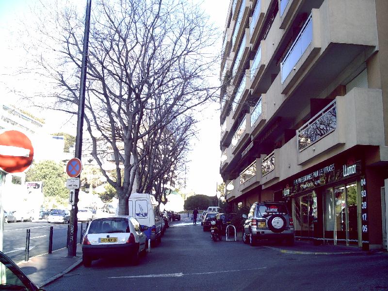 Cannes extérieur L'Orion garage