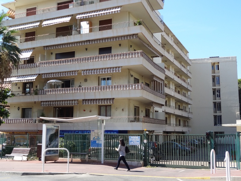 Cannes extérieur Le Lys parking